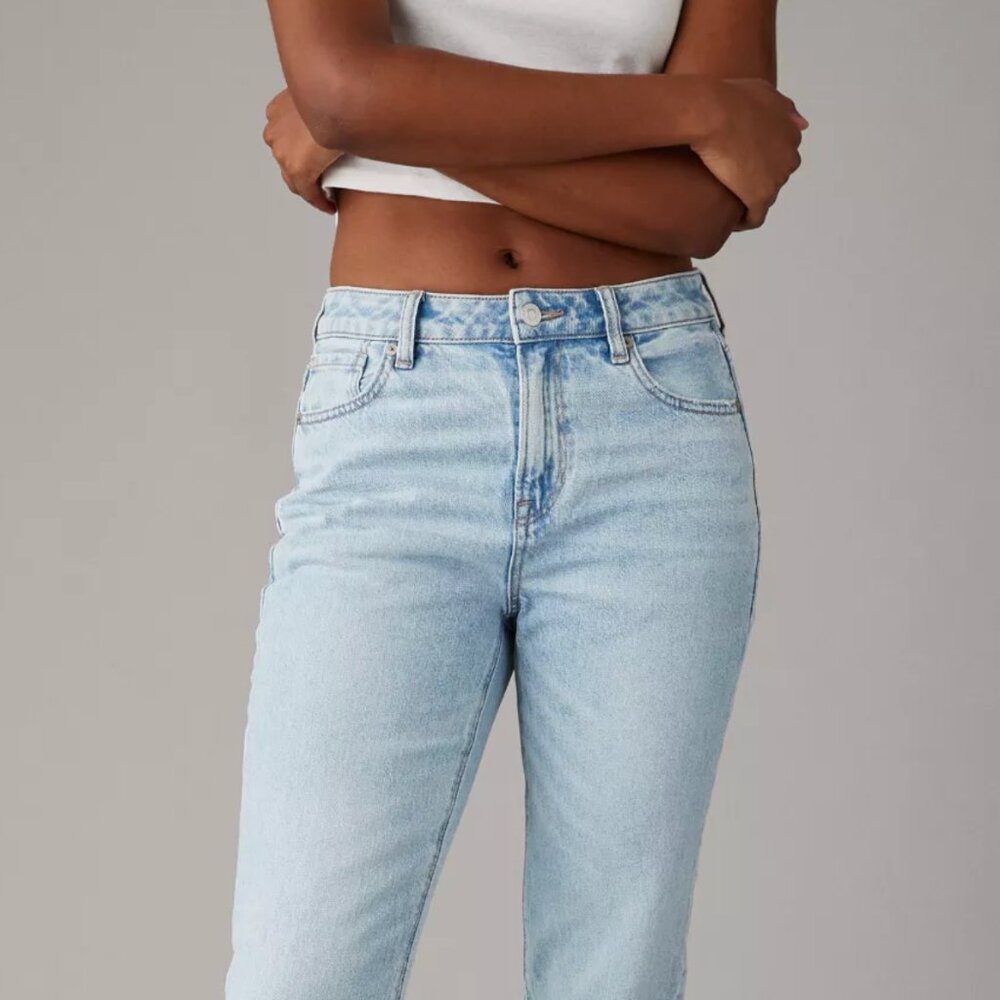 American Eagle Light Wash Strigid Mom Jean 8 Xtra-Long